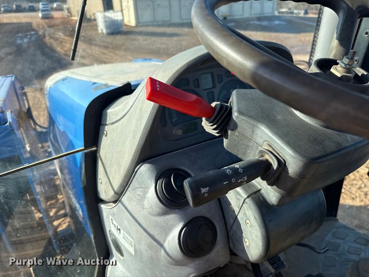 image for item ES5761 2006 New Holland TS110A MFWD tractor