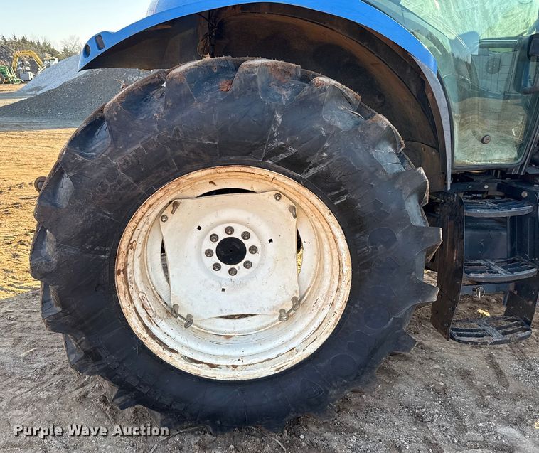 image for item ES5761 2006 New Holland TS110A MFWD tractor