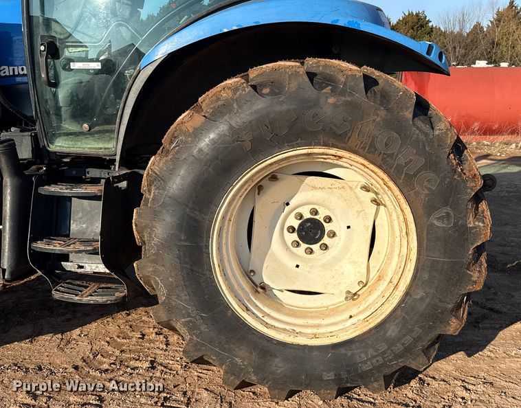 image for item ES5761 2006 New Holland TS110A MFWD tractor