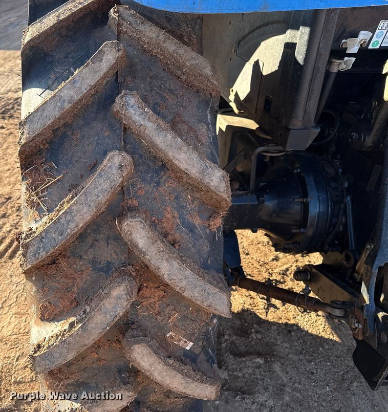image for item ES5761 2006 New Holland TS110A MFWD tractor