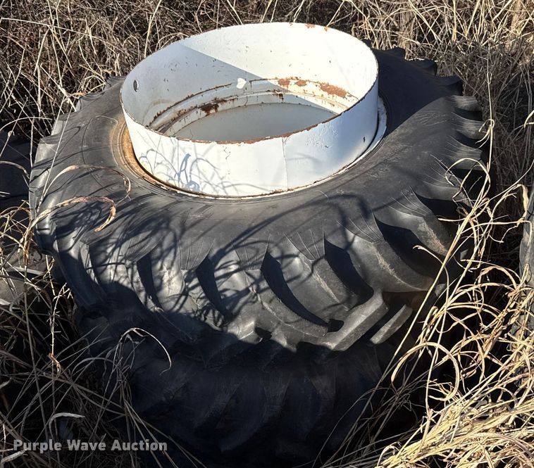 image for item ES5761 2006 New Holland TS110A MFWD tractor