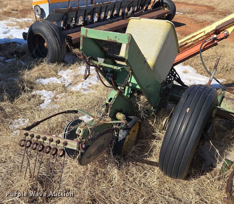 image for item ET1232 John Deere P7000 planter