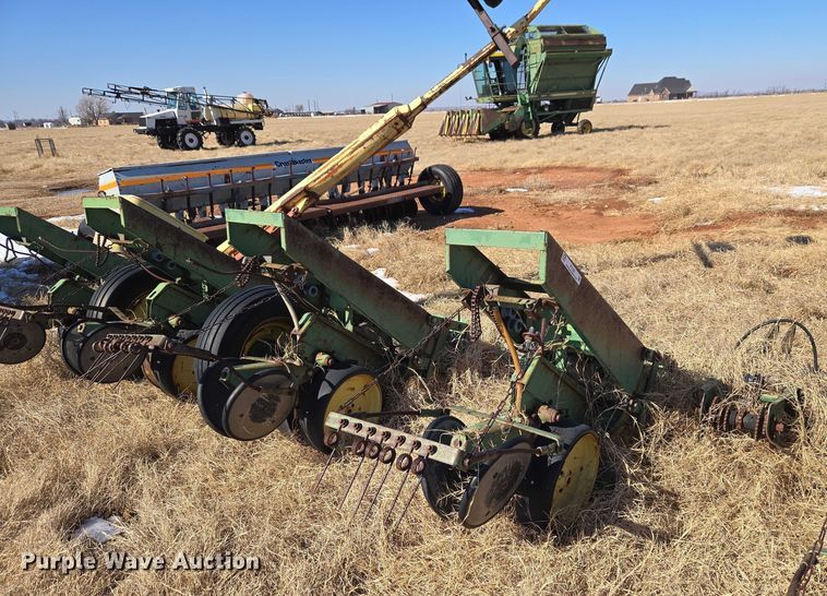 image for item ET1232 John Deere P7000 planter