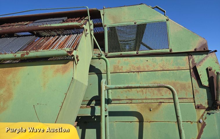 image for item ET1233 John Deere 484 cotton stripper