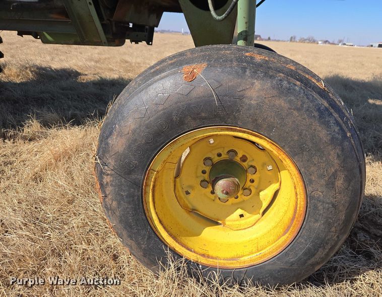 image for item ET1233 John Deere 484 cotton stripper