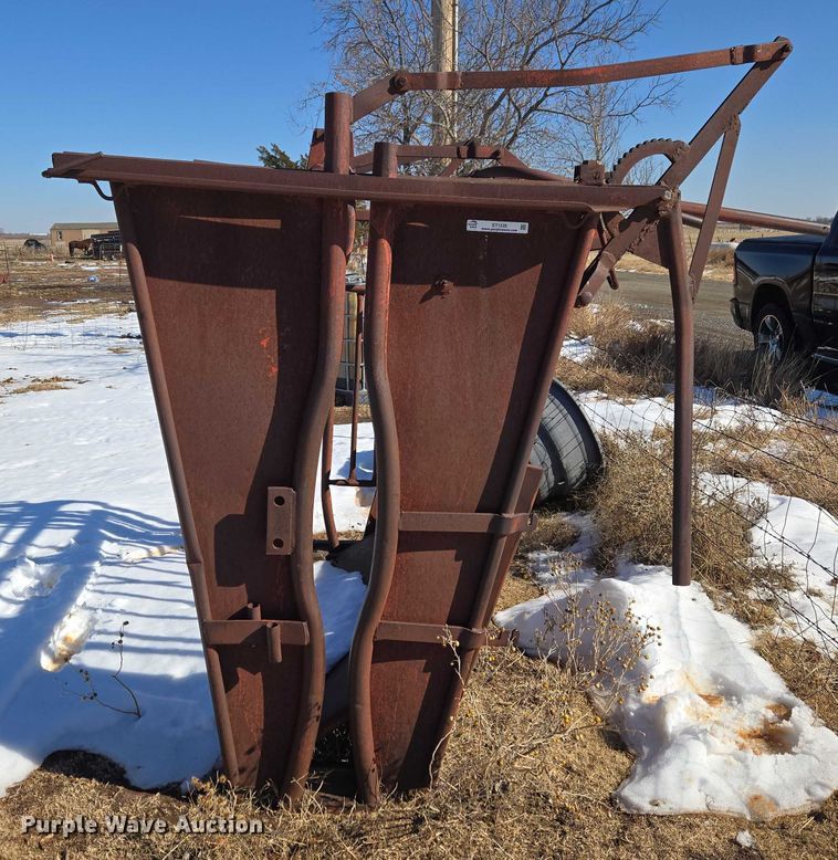 image for item ET1235 Squeeze chute