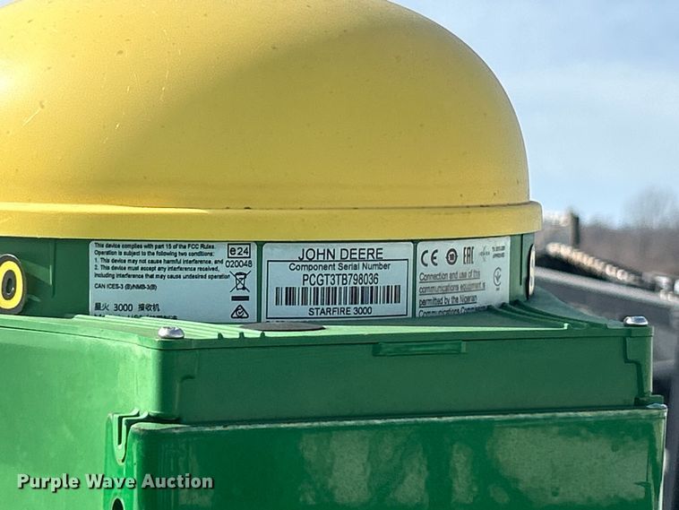 image for item ET6926 1998 John Deere 4700 sprayer