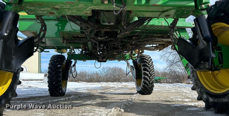 image for item ET6926 1998 John Deere 4700 sprayer