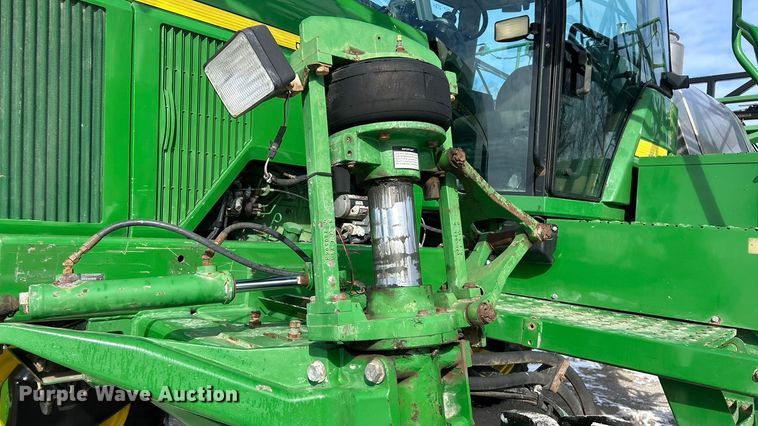image for item ET6926 1998 John Deere 4700 sprayer
