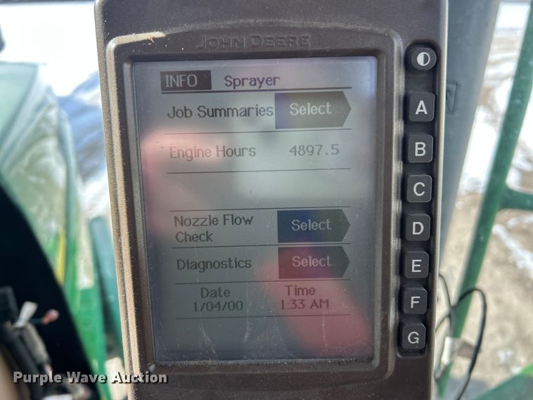 image for item ET6926 1998 John Deere 4700 sprayer