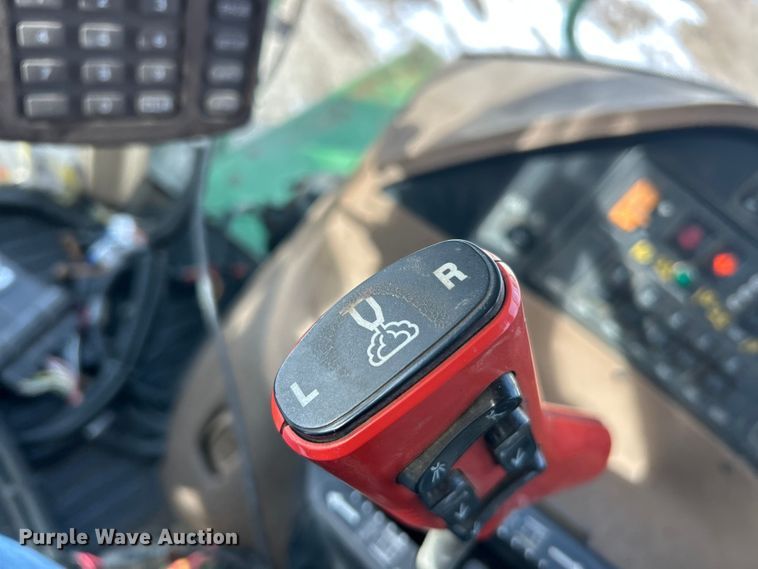 image for item ET6926 1998 John Deere 4700 sprayer