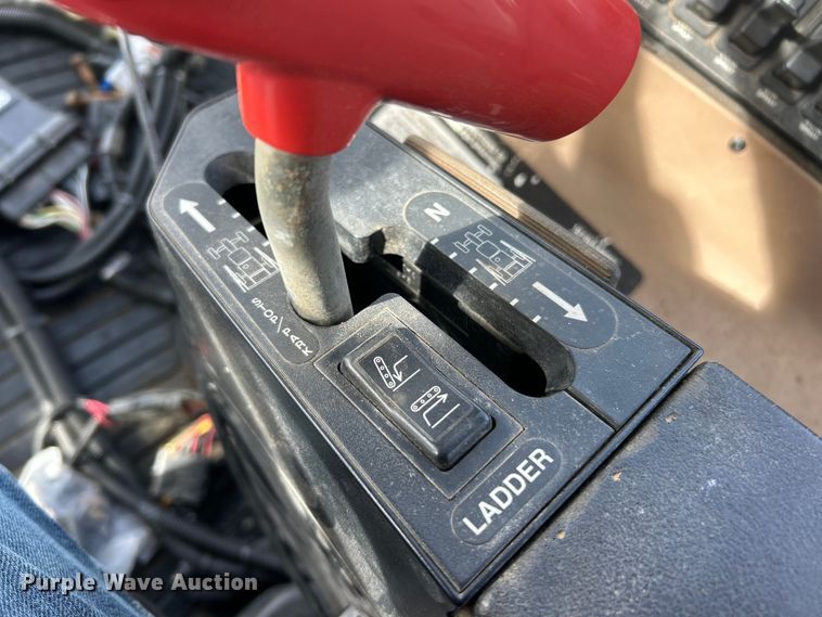 image for item ET6926 1998 John Deere 4700 sprayer