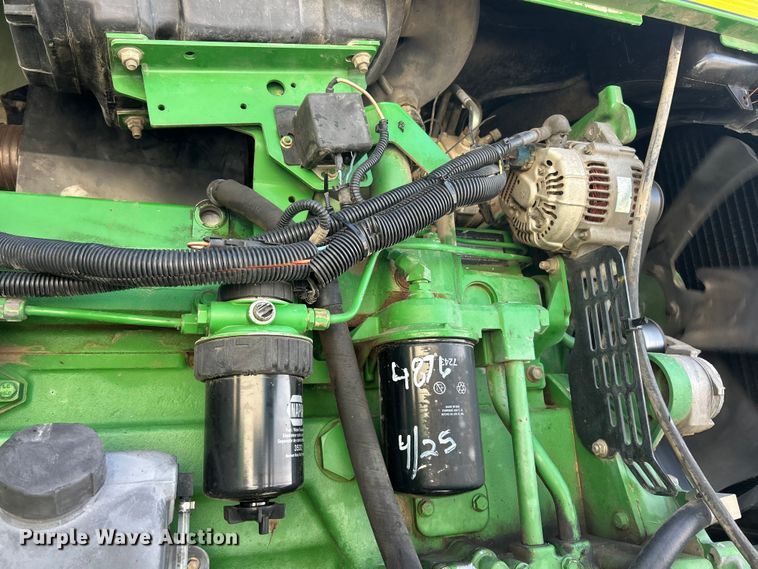 image for item ET6926 1998 John Deere 4700 sprayer