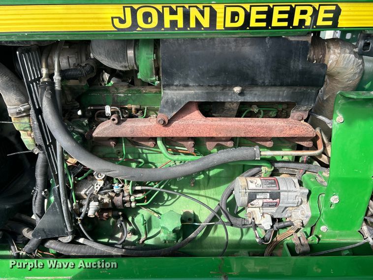 image for item ET6926 1998 John Deere 4700 sprayer