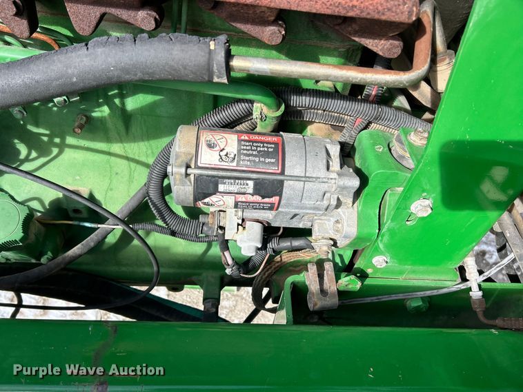 image for item ET6926 1998 John Deere 4700 sprayer