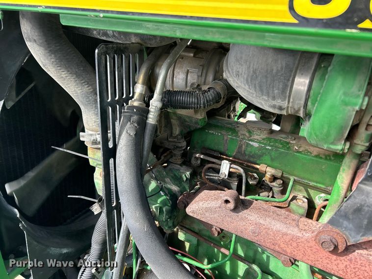 image for item ET6926 1998 John Deere 4700 sprayer