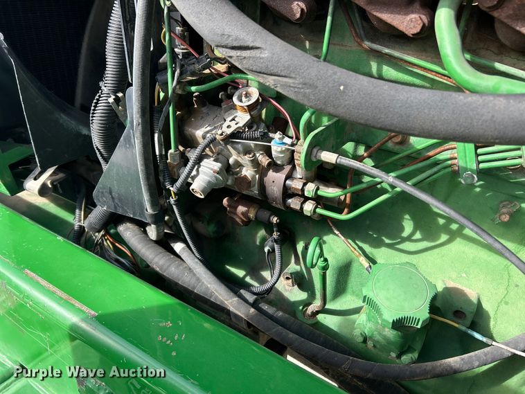 image for item ET6926 1998 John Deere 4700 sprayer