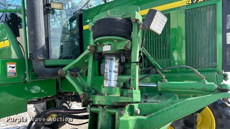 image for item ET6926 1998 John Deere 4700 sprayer