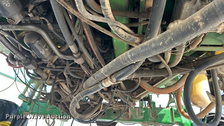 image for item ET6926 1998 John Deere 4700 sprayer