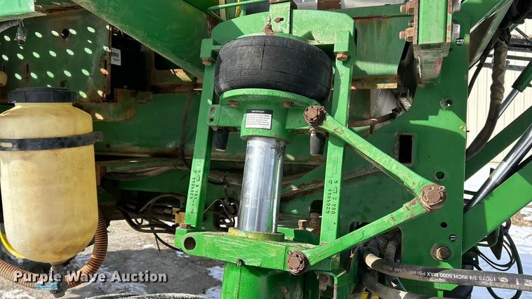 image for item ET6926 1998 John Deere 4700 sprayer