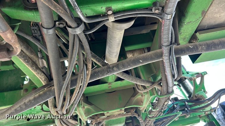image for item ET6926 1998 John Deere 4700 sprayer