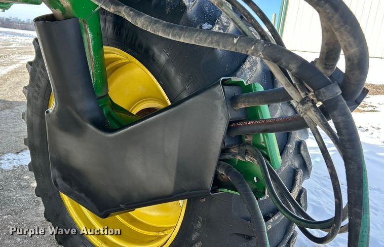 image for item ET6926 1998 John Deere 4700 sprayer