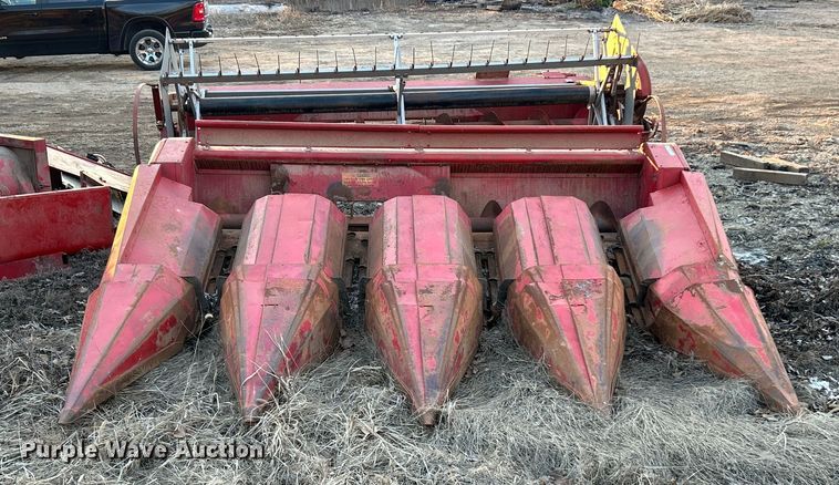 image for item ET6993 Massey Ferguson MF43 corn head
