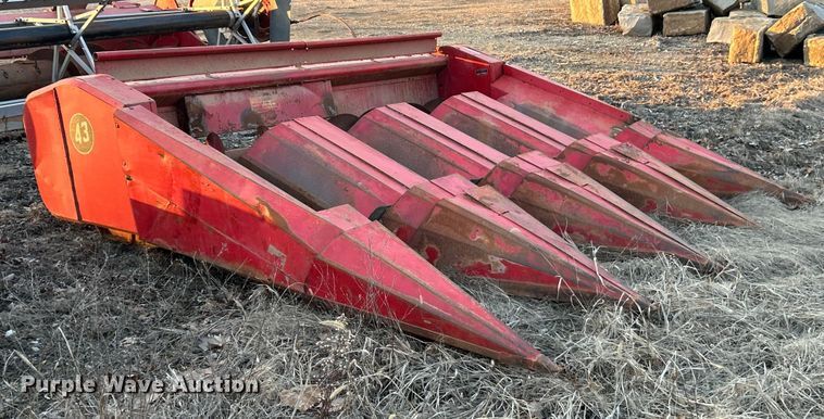 image for item ET6993 Massey Ferguson MF43 corn head