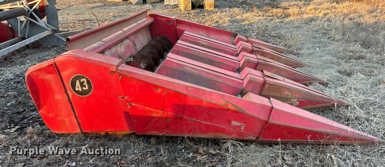 image for item ET6993 Massey Ferguson MF43 corn head