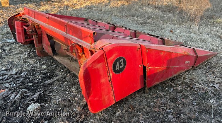 image for item ET6993 Massey Ferguson MF43 corn head