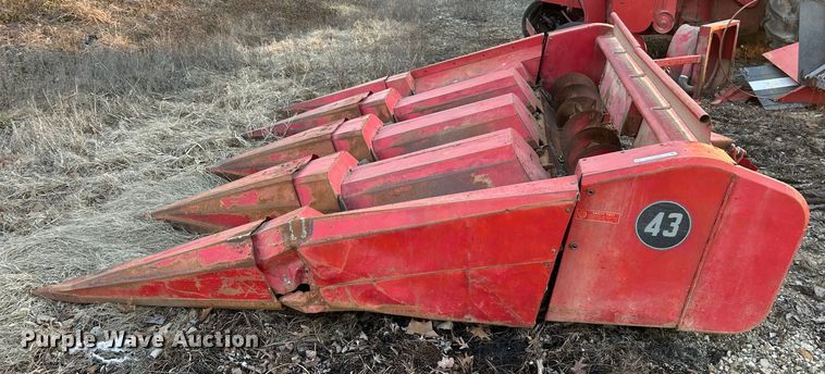image for item ET6993 Massey Ferguson MF43 corn head