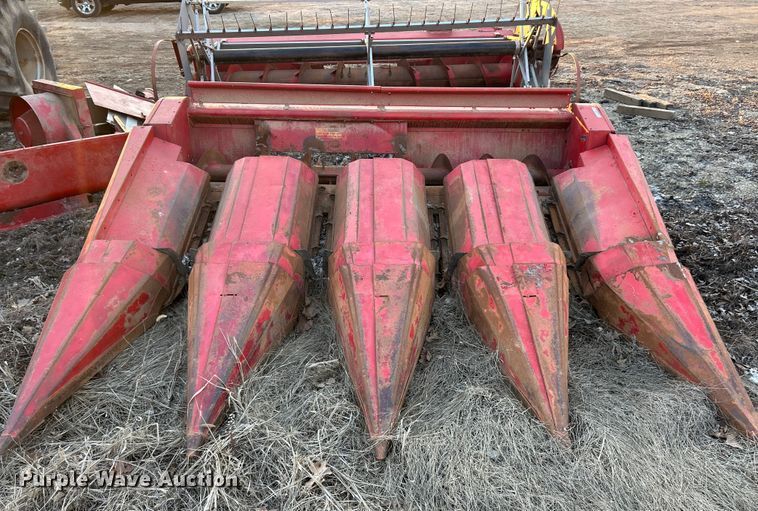 image for item ET6993 Massey Ferguson MF43 corn head