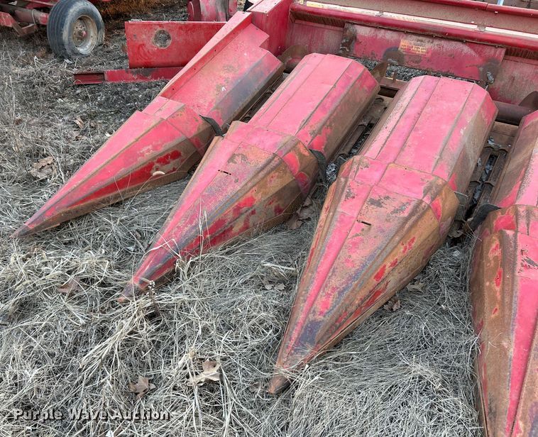 image for item ET6993 Massey Ferguson MF43 corn head