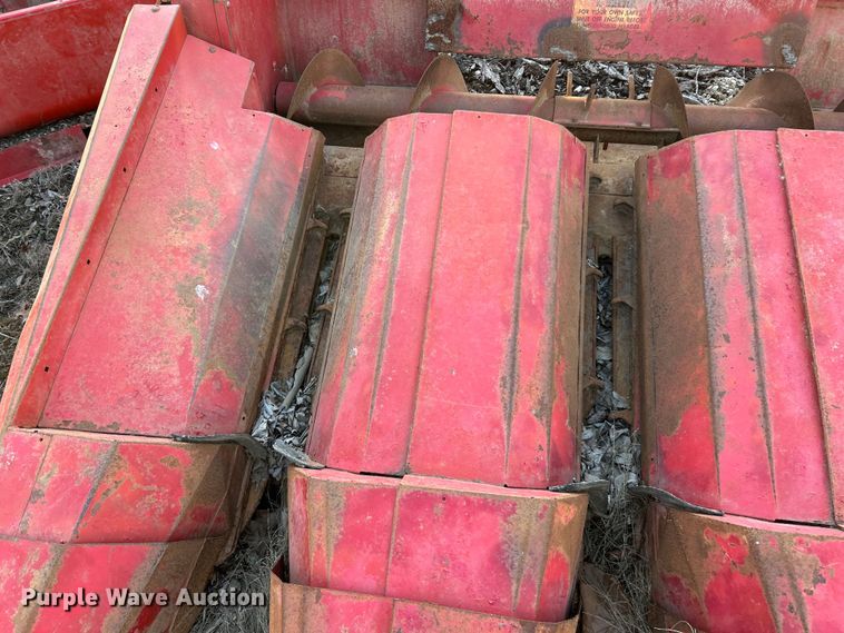 image for item ET6993 Massey Ferguson MF43 corn head