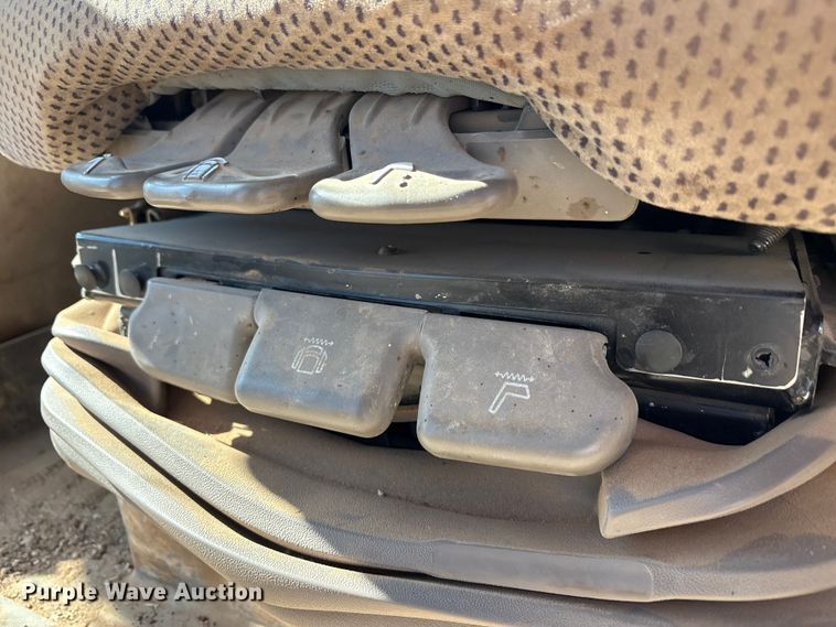 image for item EU4729 2016 John Deere 8245R MFWD tractor