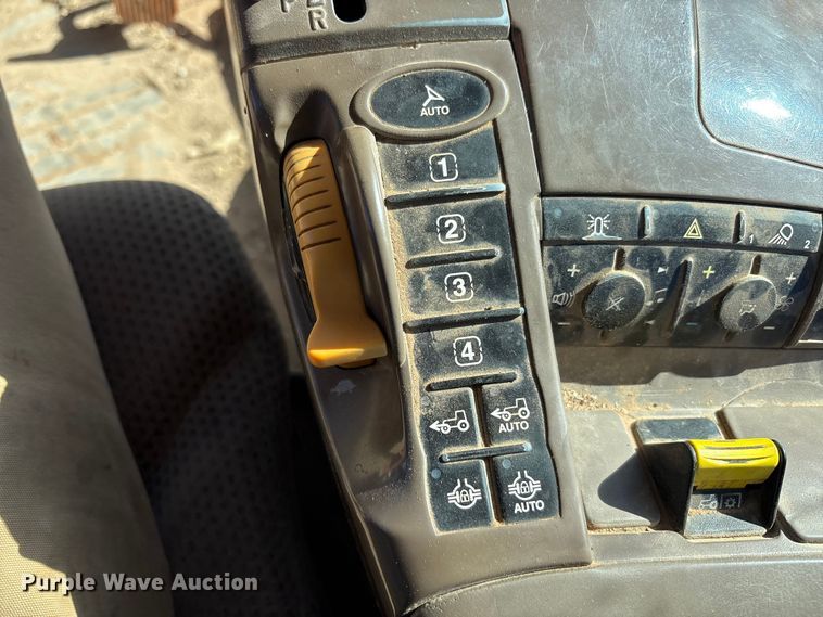 image for item EU4729 2016 John Deere 8245R MFWD tractor