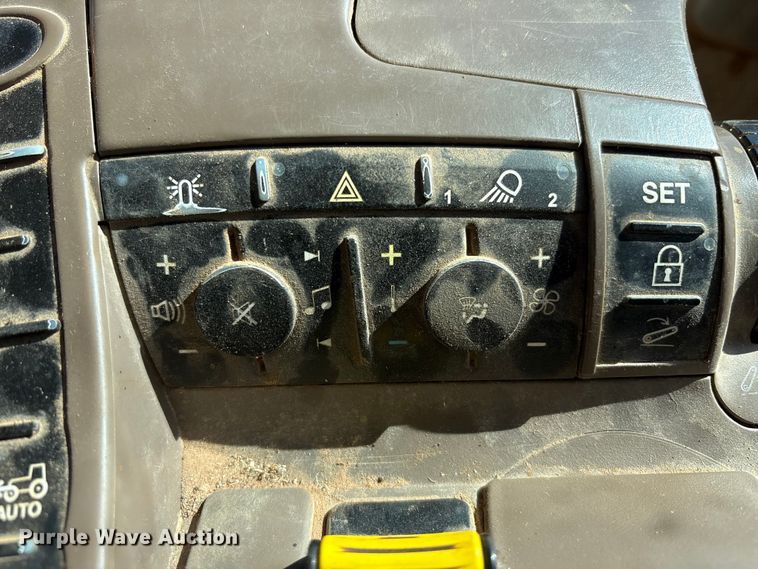 image for item EU4729 2016 John Deere 8245R MFWD tractor