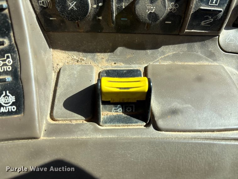 image for item EU4729 2016 John Deere 8245R MFWD tractor