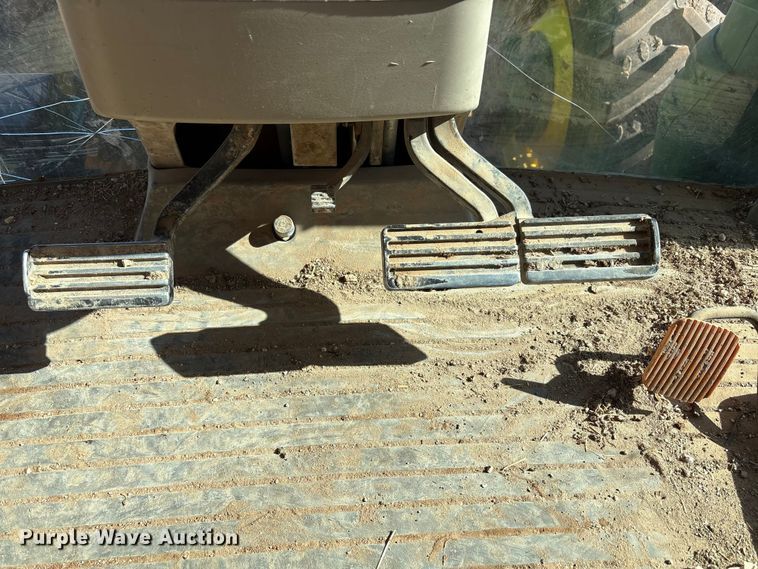 image for item EU4729 2016 John Deere 8245R MFWD tractor