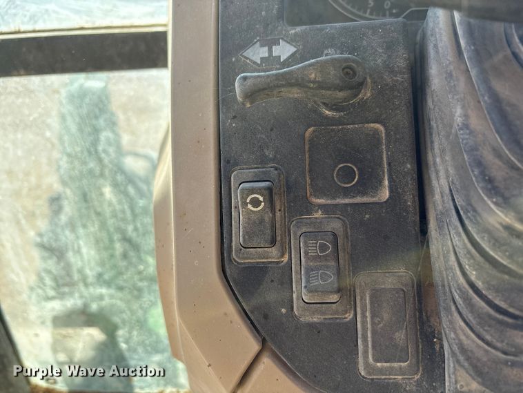 image for item EU4730 2019 John Deere 6120E MFWD tractor