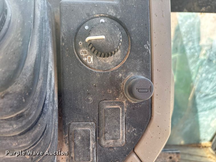 image for item EU4730 2019 John Deere 6120E MFWD tractor