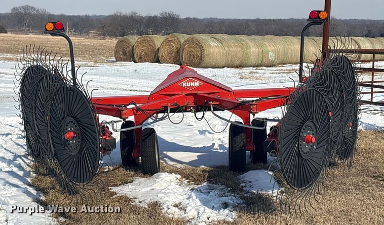 image for item EV2668 Kuhn SR314 hay rake
