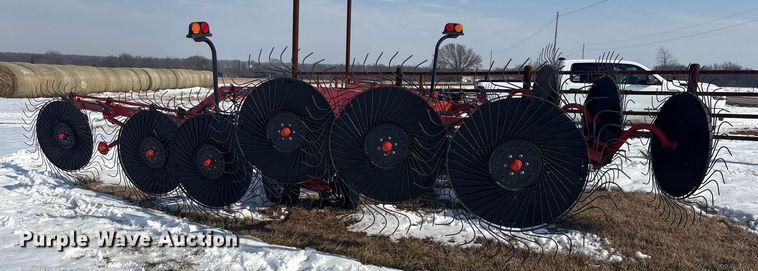 image for item EV2668 Kuhn SR314 hay rake