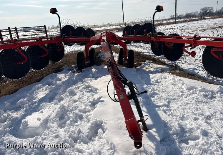 image for item EV2668 Kuhn SR314 hay rake