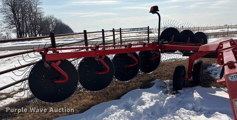 image for item EV2668 Kuhn SR314 hay rake