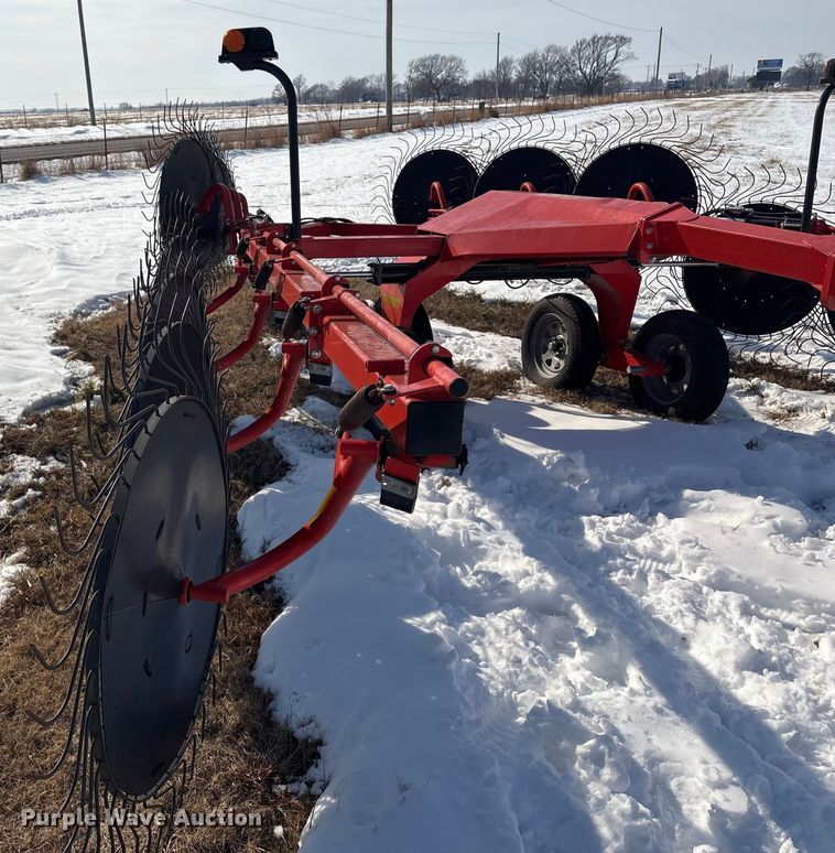 image for item EV2668 Kuhn SR314 hay rake