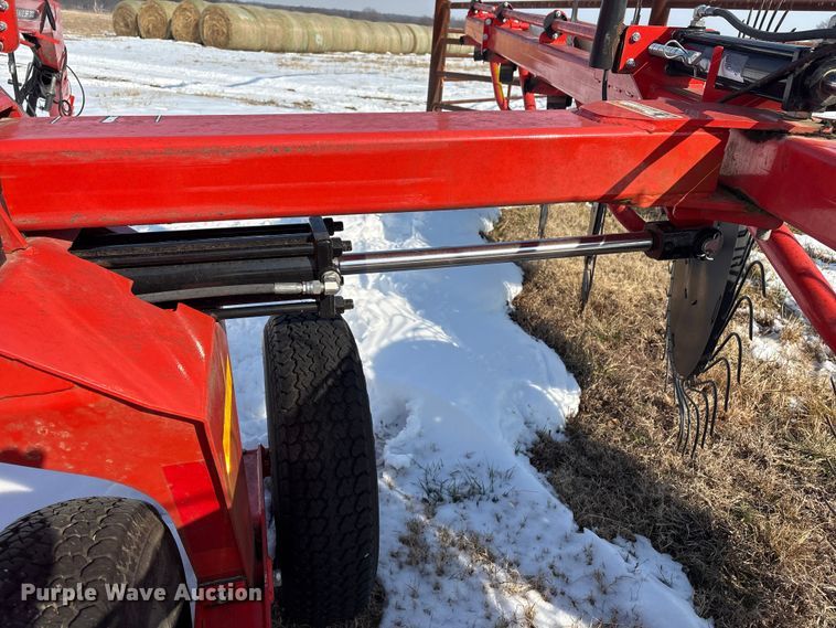 image for item EV2668 Kuhn SR314 hay rake