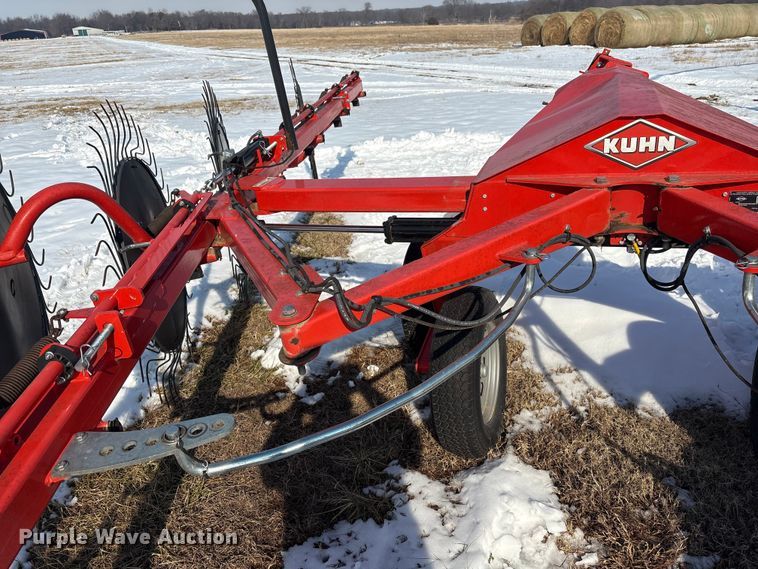 image for item EV2668 Kuhn SR314 hay rake