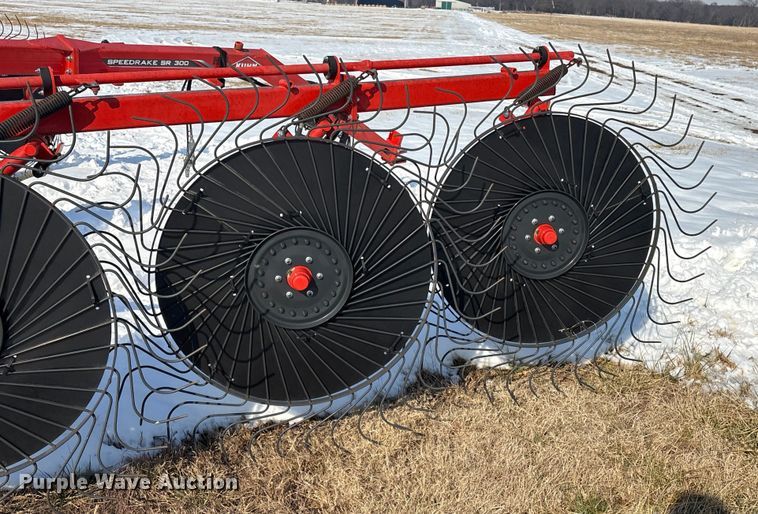 image for item EV2668 Kuhn SR314 hay rake