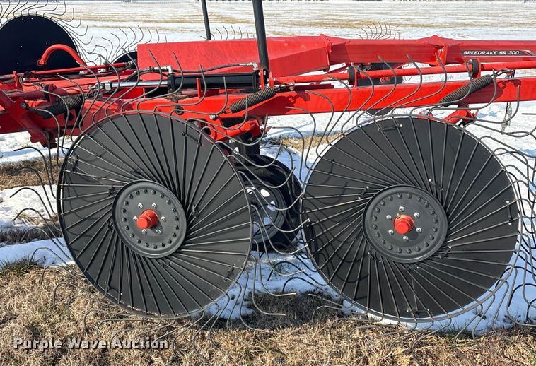 image for item EV2668 Kuhn SR314 hay rake